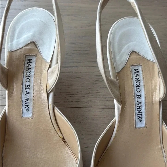 Manolo Blahnik Carolyne Bridal Slingback Heels - Picture 2 of 7